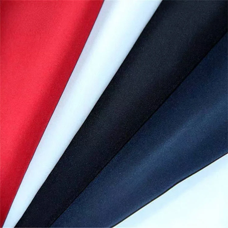 Fabrik berlapis dengan membran TPU